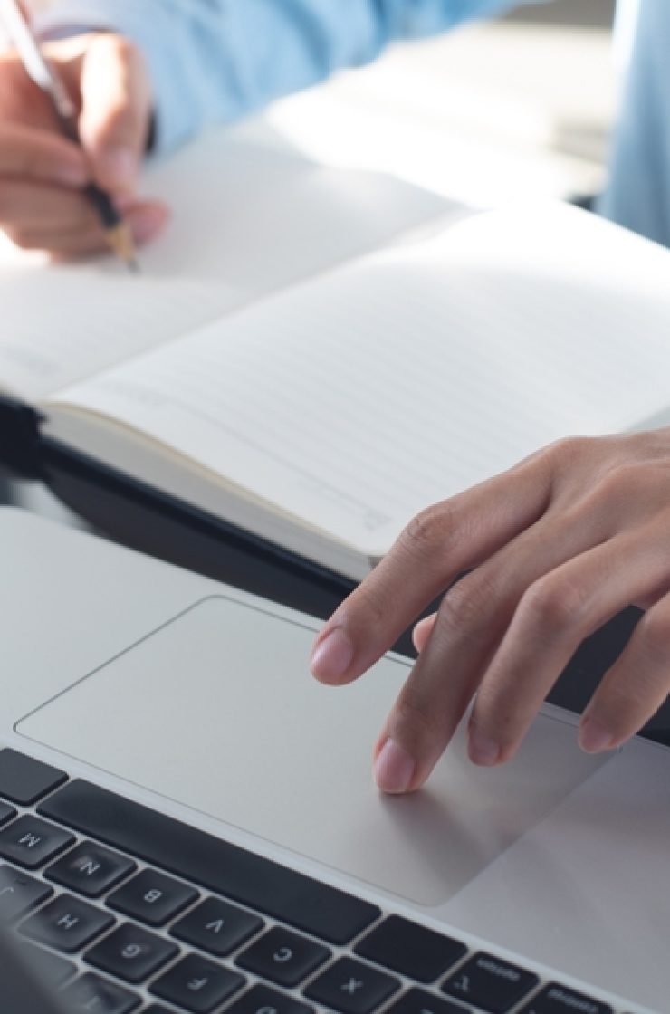 Business,Woman,Working,On,Laptop,Computer,And,Writing,Note,On
